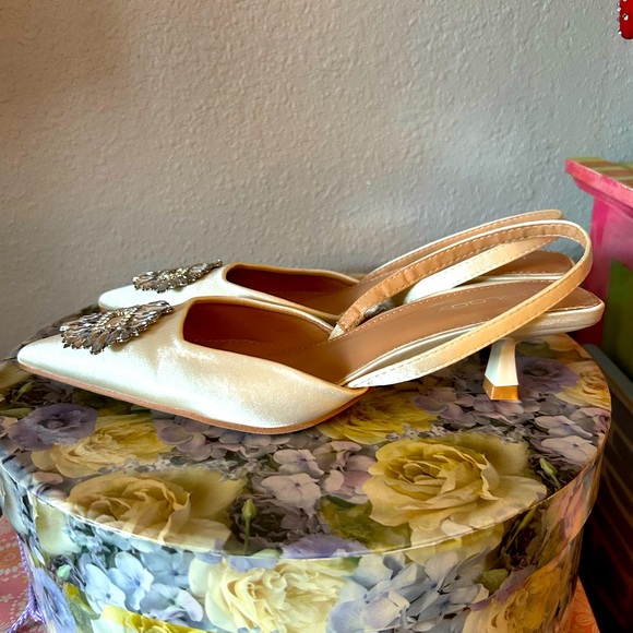 Kitten-heel Rhinestone Slingback Shoes - Picture 3 of 5